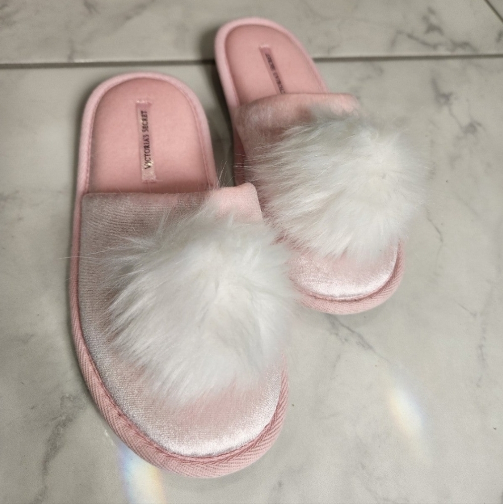 Victoria's Secret Pop Pop Slippers soft pink NWOT Size Small